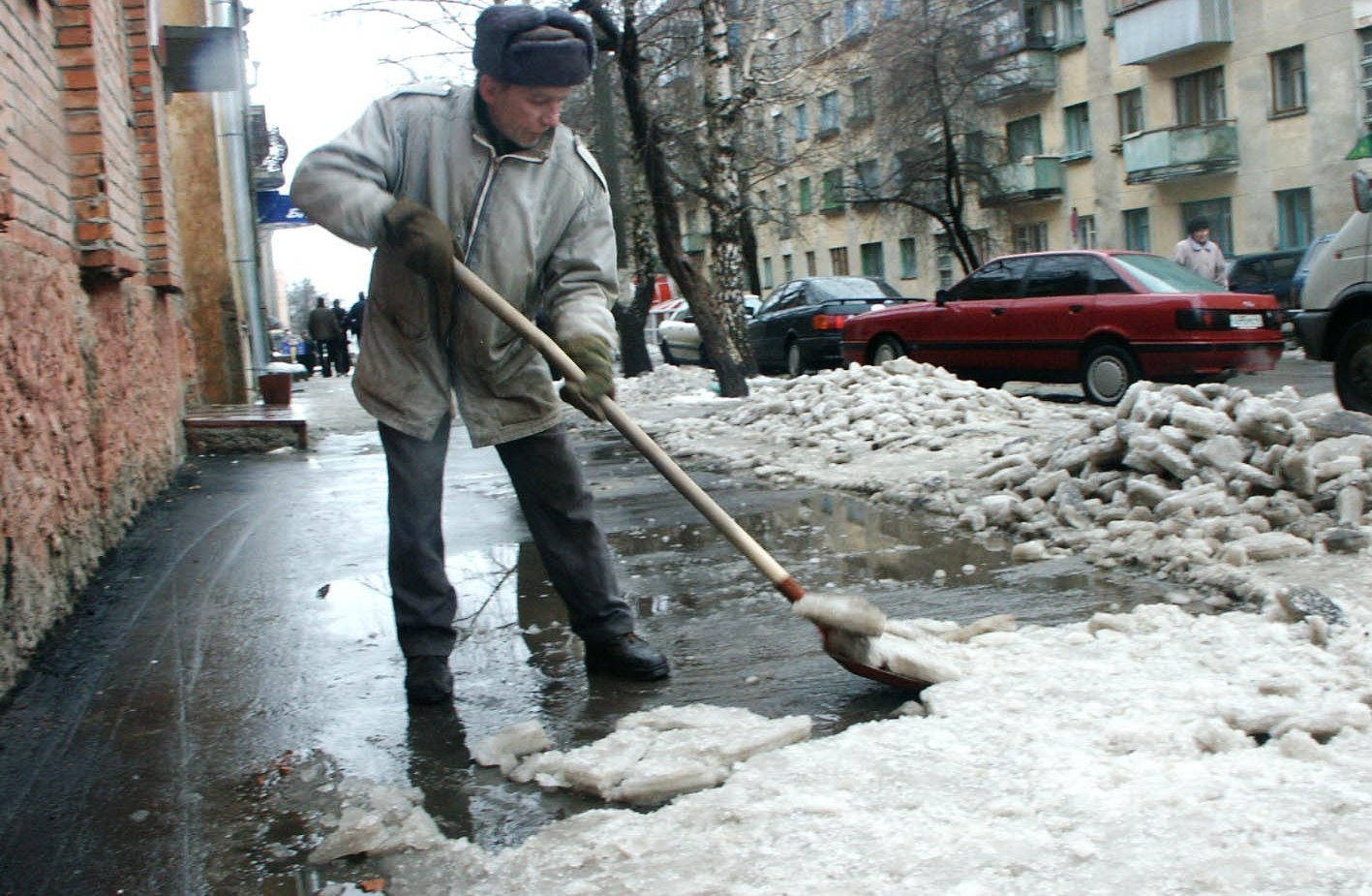 В Уфе не хватает дворников из-за низких ставок за содержание | Официальный  сайт МБУ Издательский дом Уфа