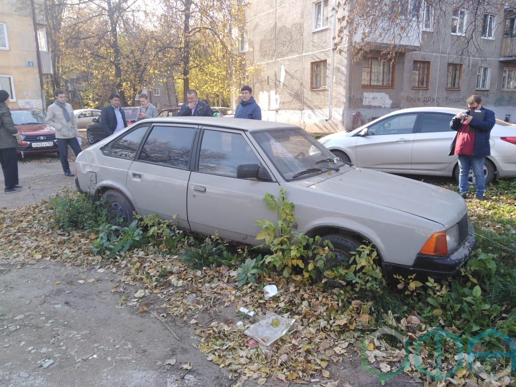 Во дворах Уфы — около 300 брошенных автомобилей | Официальный сайт МБУ  Издательский дом Уфа