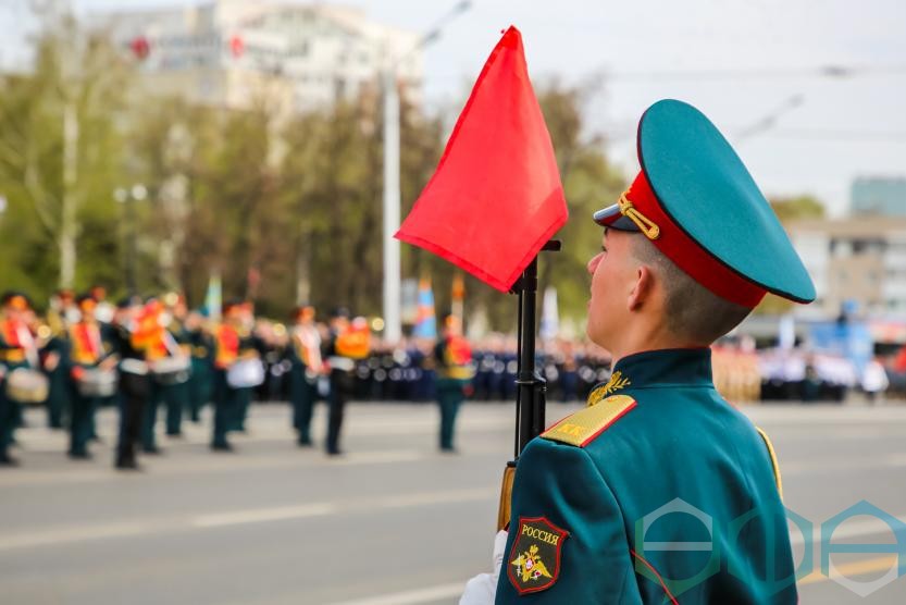 В Уфе, в День 77-летия  Победы, состоялось торжественное прохождение военнослужащих