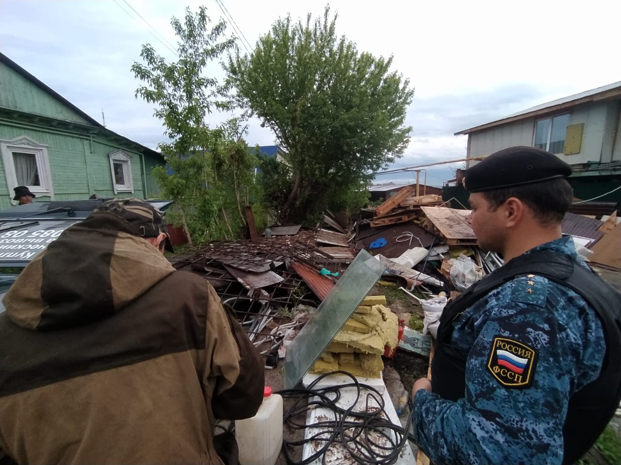 В Уфе под контролем судебных приставов незаконно занимаемый земельный  участок освобожден от самовольно установленного на нем гаража | Официальный  сайт МБУ Издательский дом Уфа