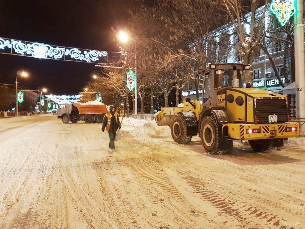 В связи с обильным снегопадом ГИБДД Уфы просит водителей не оставлять  машины на проезжей части | Официальный сайт МБУ Издательский дом Уфа