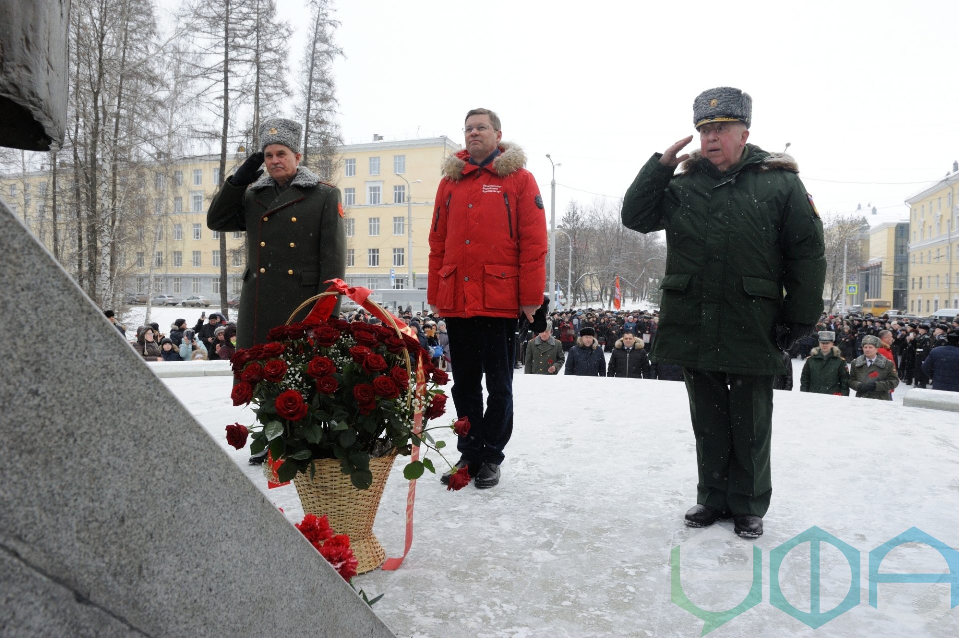 В День памяти о россиянах, исполнявших служебный долг за пределами  Отечества, в Уфе состоялась торжественная церемония возложения цветов к  Мемориалу «Скорбящая мать» | Официальный сайт МБУ Издательский дом Уфа