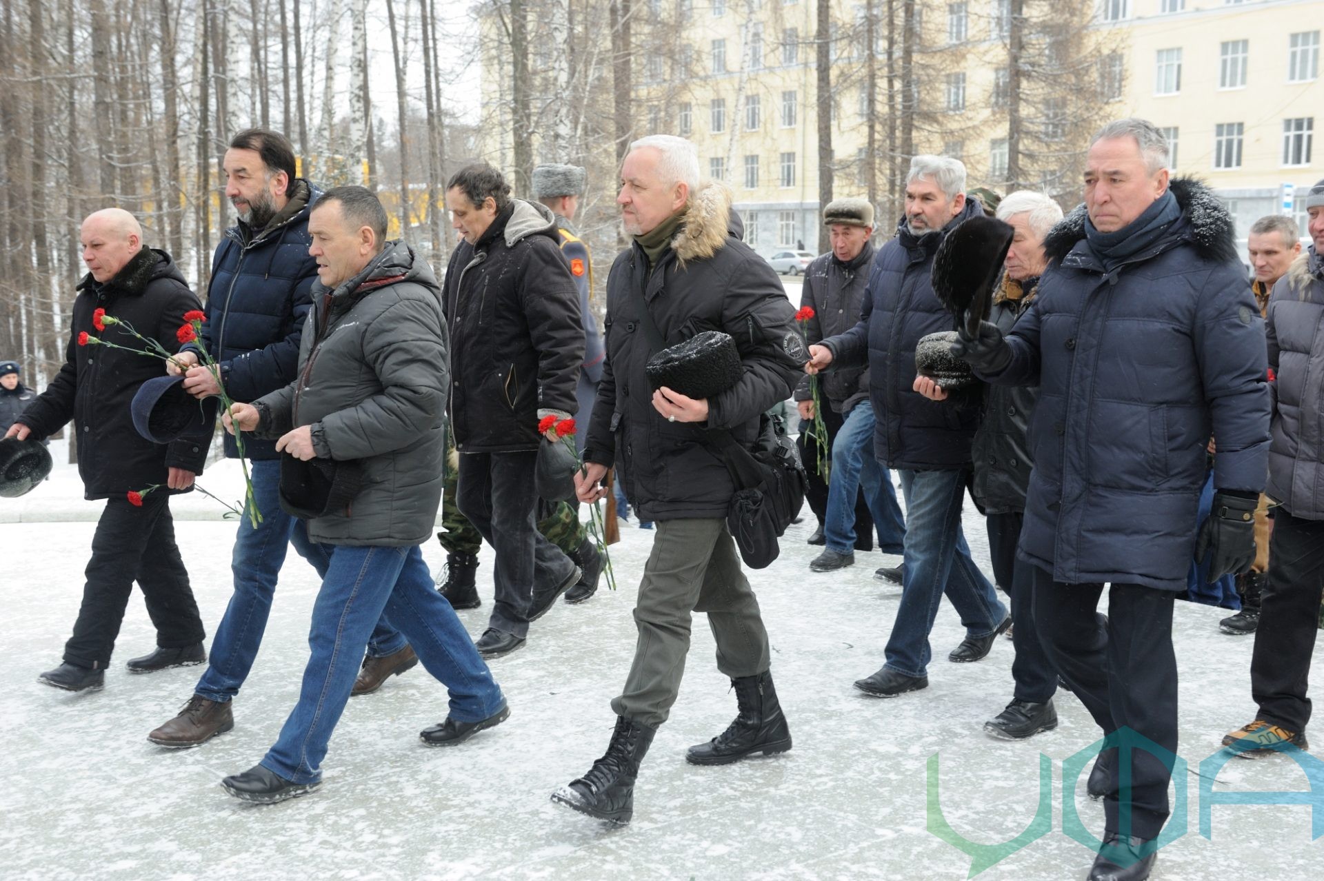 В День памяти о россиянах, исполнявших служебный долг за пределами  Отечества, в Уфе состоялась торжественная церемония возложения цветов к  Мемориалу «Скорбящая мать» | Официальный сайт МБУ Издательский дом Уфа