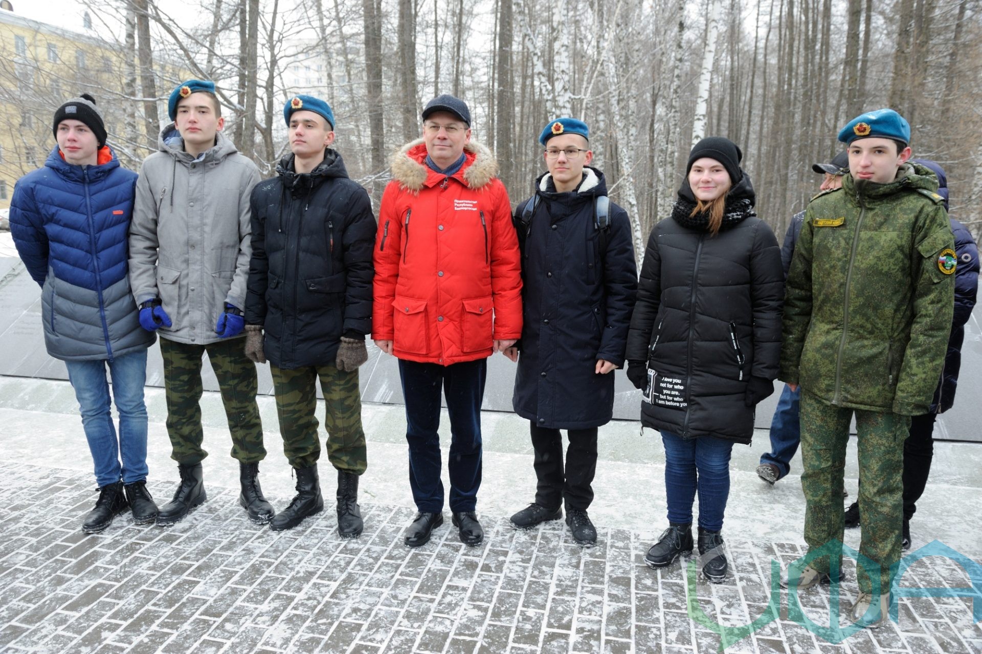 В День памяти о россиянах, исполнявших служебный долг за пределами  Отечества, в Уфе состоялась торжественная церемония возложения цветов к  Мемориалу «Скорбящая мать» | Официальный сайт МБУ Издательский дом Уфа