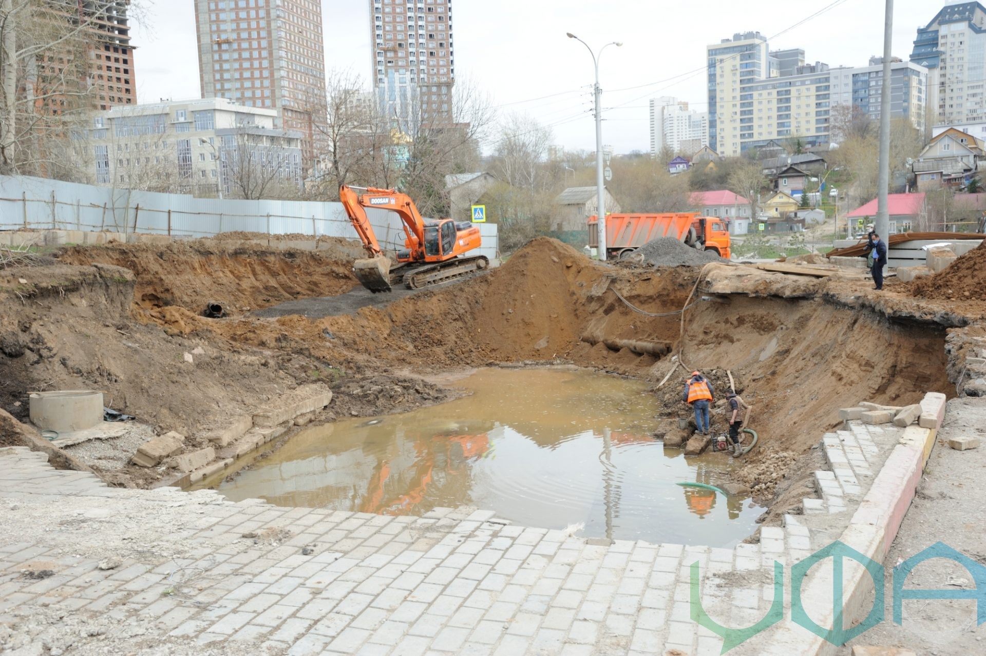 В районе остановки «Монумент Дружбы» продолжается строительство нового  подземного пешеходного перехода | Официальный сайт МБУ Издательский дом Уфа