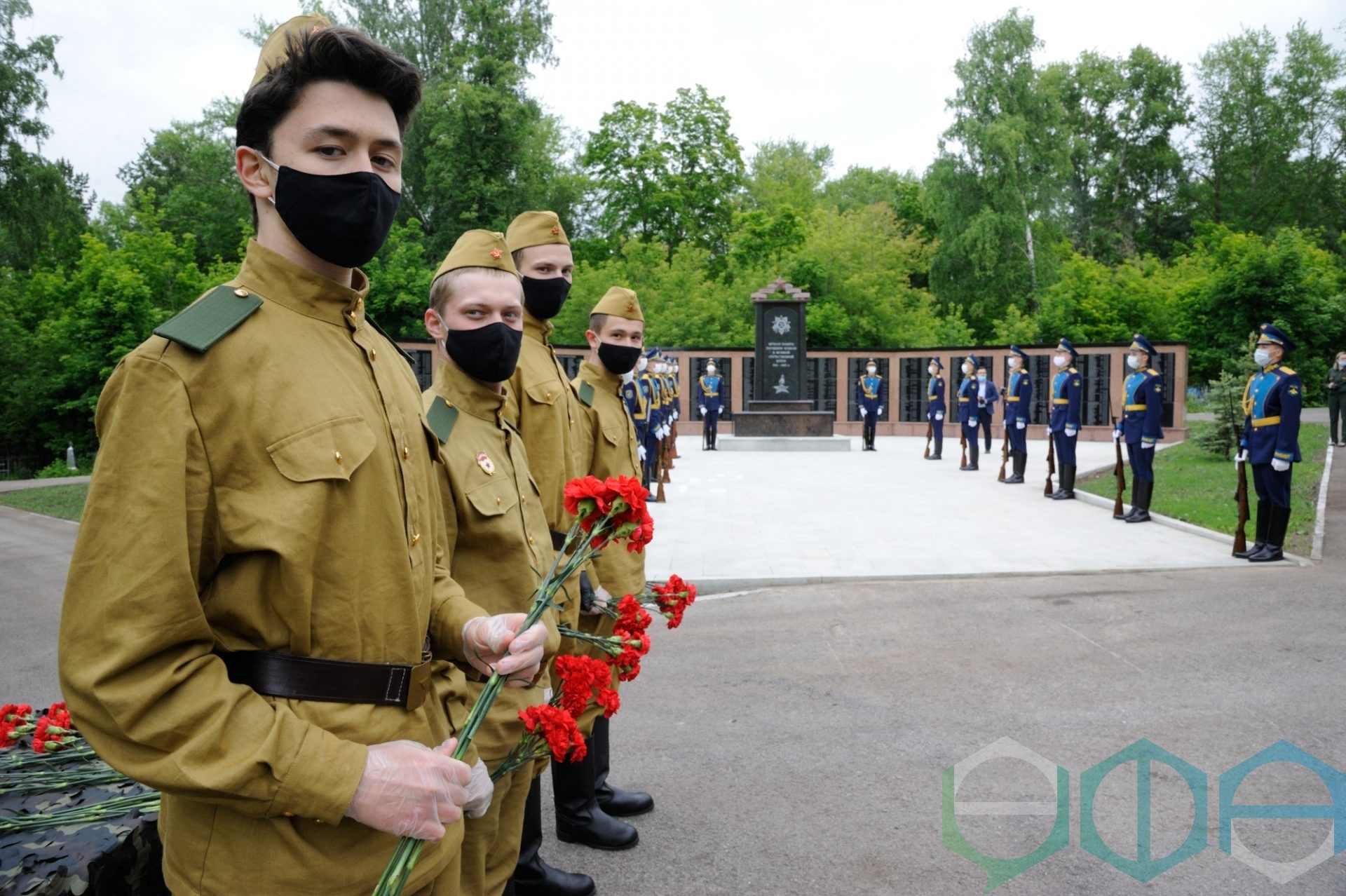 22 июня в День памяти и скорби Глава Башкортостана Радий Хабиров возложил  цветы к мемориалу памяти погибшим в годы Великой Отечественной войны на  Сергиевском кладбище Уфы | Официальный сайт МБУ Издательский дом Уфа