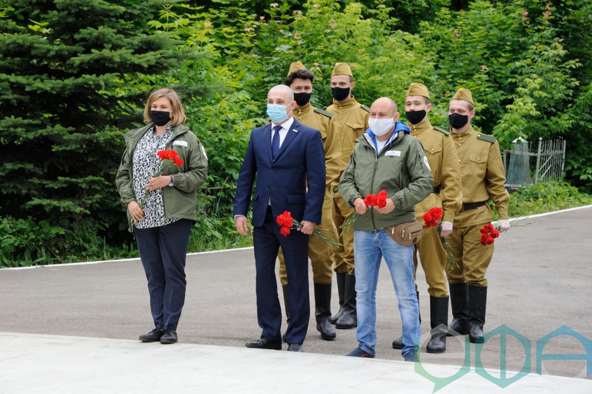 22 июня в День памяти и скорби Глава Башкортостана Радий Хабиров возложил  цветы к мемориалу памяти погибшим в годы Великой Отечественной войны на  Сергиевском кладбище Уфы | Официальный сайт МБУ Издательский дом Уфа