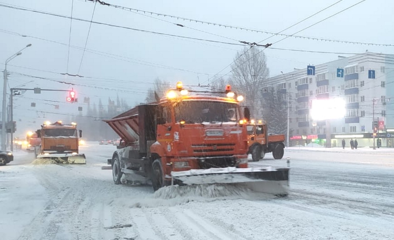 Городские службы призывают автомобилистов не препятствовать уборке снега |  Официальный сайт МБУ Издательский дом Уфа