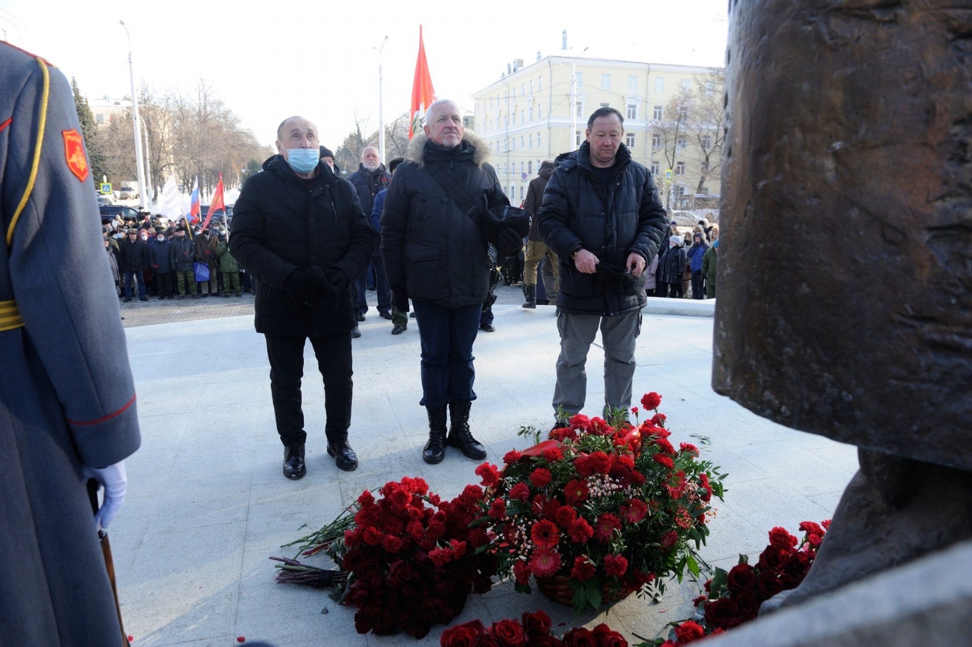 В Уфе в День памяти россиян, выполнявших служебный долг за пределами  Отечества прошла торжественная церемония возложения цветов к мемориалу  Скорбящей матери | Официальный сайт МБУ Издательский дом Уфа